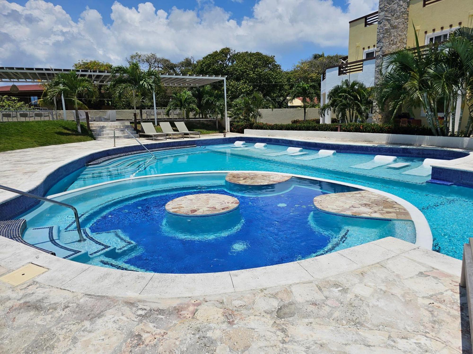 Las Palmas Joliet Corozal  Ngoại thất bức ảnh
